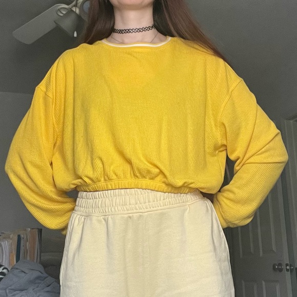 🌟 Yellow Waffle Knit Long Sleeve - Picture 3 of 6
